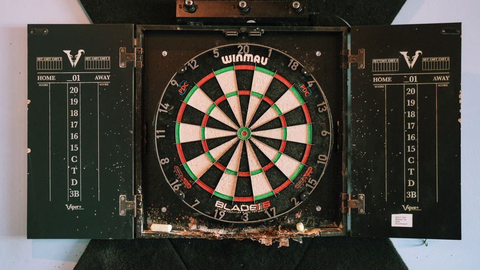 dartboard cabinet buying guide